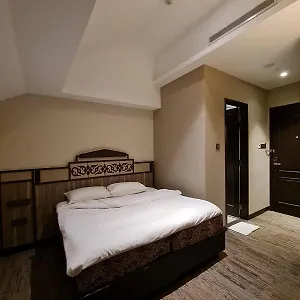 Hotel Lion Peak Hamilton